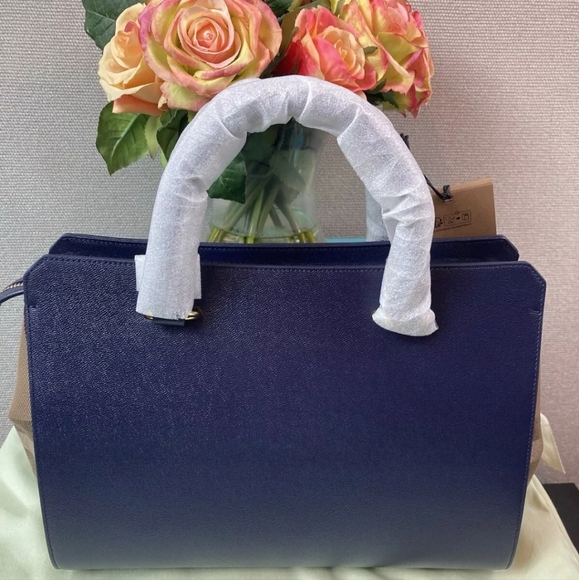 Burberry Banwell Satchel w/dustbag,  COA, And Matching Card Holder. NWT - Picture 7 of 14